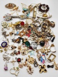 Jewelry lot: pendants, pieces and parts