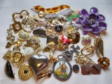 Costume jewelry lot: pins