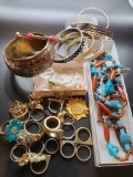 Costume jewelry lot: rings, bracelet