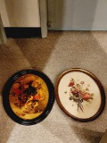 2 Oval-shaped Framed Flowered Prints