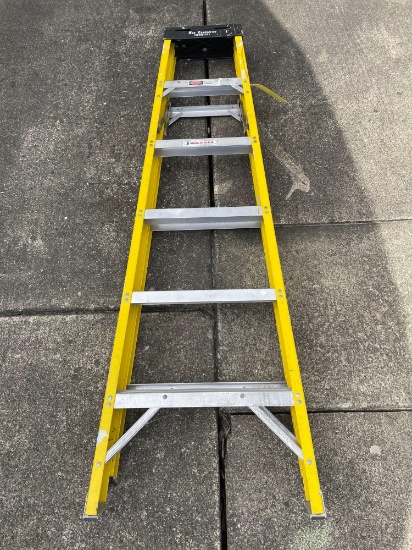 six ft fiberglass step ladder