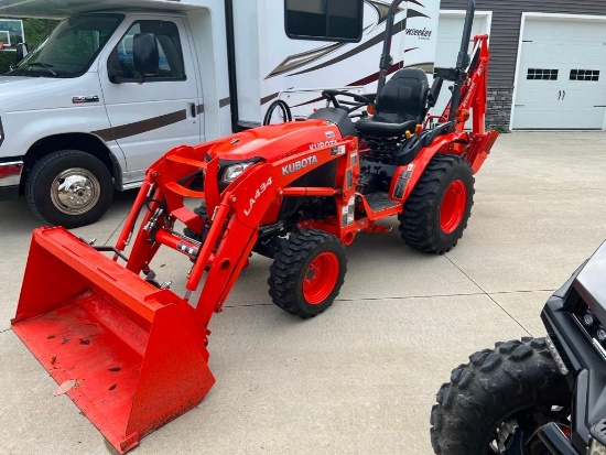 Kubota B2601 Tractor Loader Backhoe