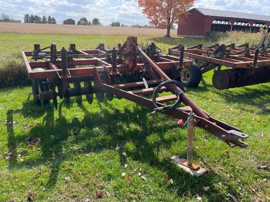 case/Landoll 7 shank chisel plow