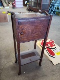 Small oak stand