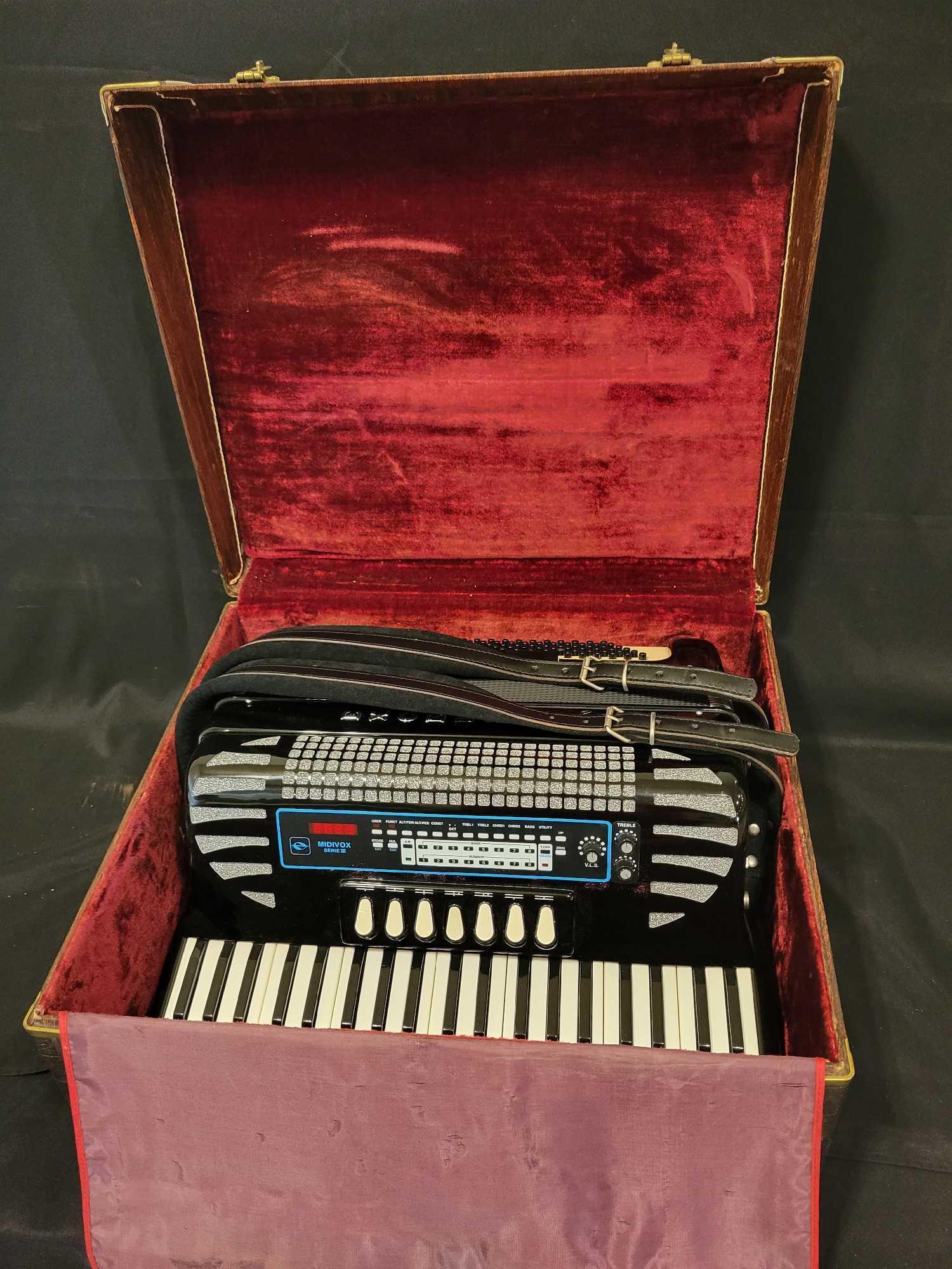 Excelsior Midivox Series 3 electric accordion | Proxibid