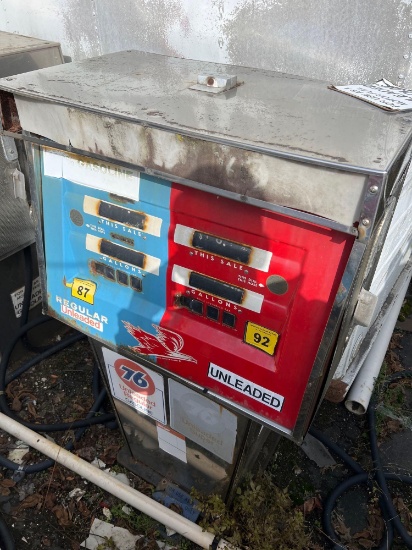 Vintage Tomheim Gas Pump