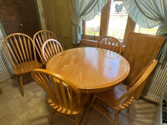 Dining Room Table with extra leaf, 6 chairs