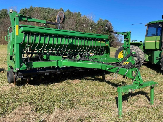 2011 JD 1590 15 ft. no till grain drill