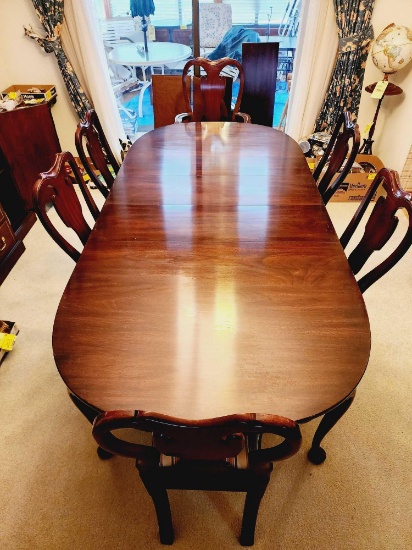 Fabulous HENKEL - HARRIS mahogany dining table and 6 chairs