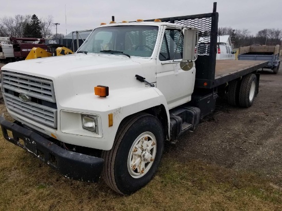 1994 Ford F700, runs, cummins diesel