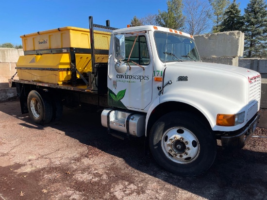 2000 international 4700 stake bed with Snow Ex Spreader 136,000 miles