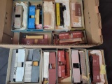 Group of assorted HO box car model kits