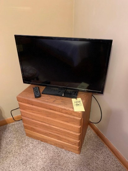 32" Insignia TV w/2 drawer stand