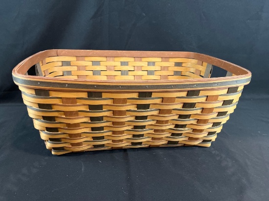 2010 Longaberger laundry basket