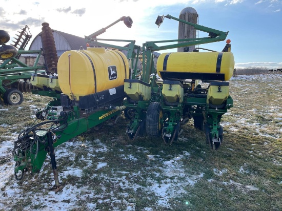 JD 1760 12 ROW LIQUID CORN PLANTER