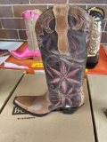 Ladies boots size 8 1/2