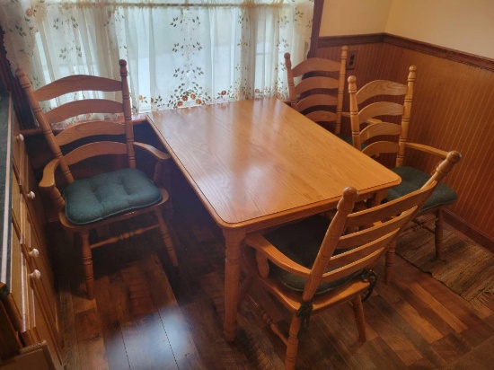 Nut Tree Kidron Ohio Amish made dining table with 4 chairs