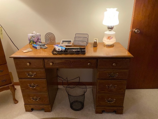 Kneehole desk, office supplies, Lamp, Paper basket, lot