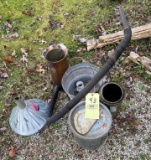 Minnow bucket - Oil cans lot