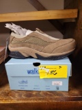 walking shoes mens 10