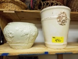 2 ceramic pots