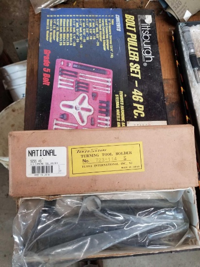 Turning tool holder, bolt puller set