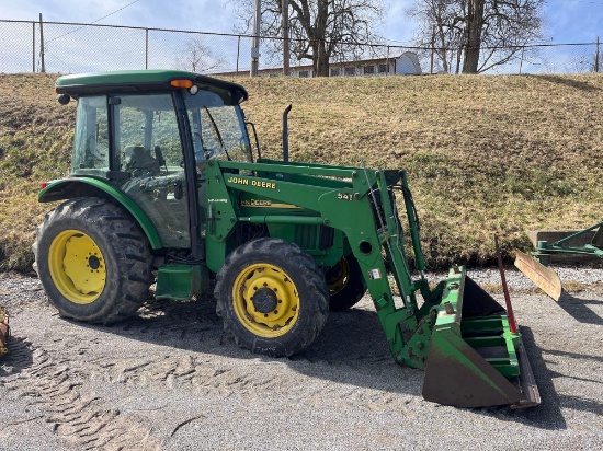 JOHN DEERE 5220 LOADER TRACTOR