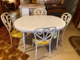 Dining Room Table With Leaf And (4) Chairs