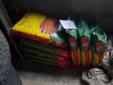 8 Bags of Miracle Grow Lawn Fertilizer