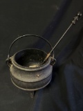 Small cast iron melting pot