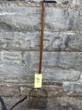Early wire corn shovel