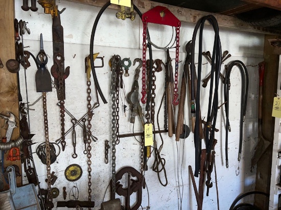 Tools and Chains, Contents on Wall