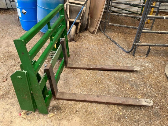 John Deere Quick Attach 48in Pallet Fork