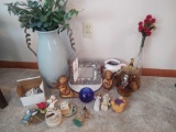 Figurines, Vases and Decor