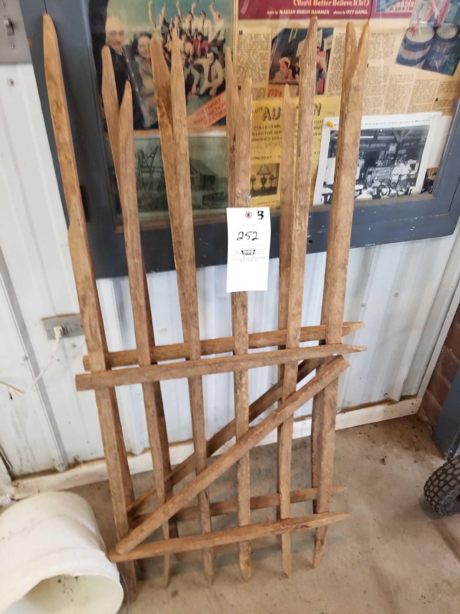 Primitive decor fence