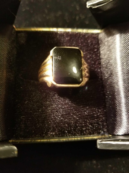 10k yellow gold men's ring with black onyx. 8.7 grams