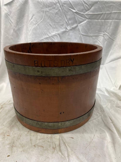 Early wood 8qt dry goods measure