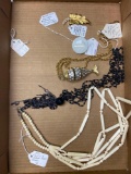 Vintage bead necklace - jewelry
