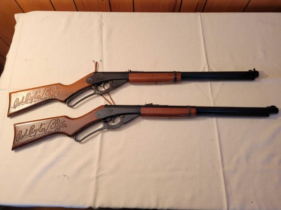 pair of daisy red ryder bb guns