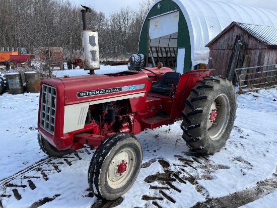 International 464 Tractor