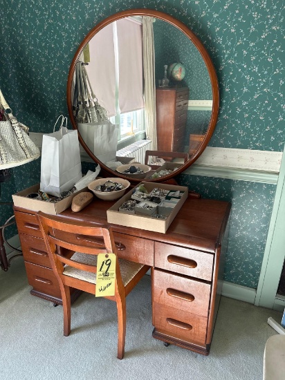 vanity w/dresser