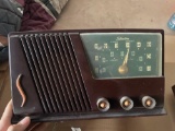 Silvertone radio
