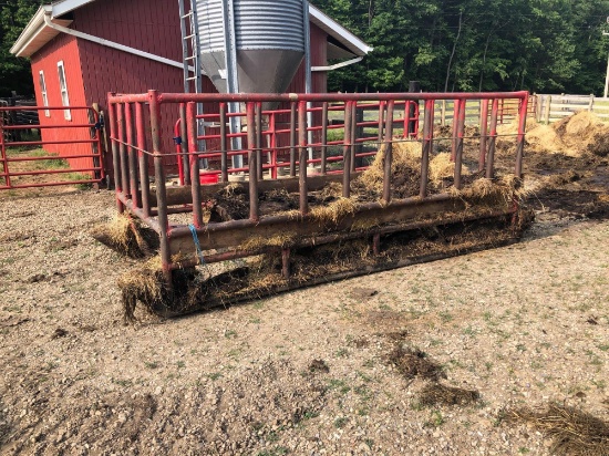 Round bale feeder