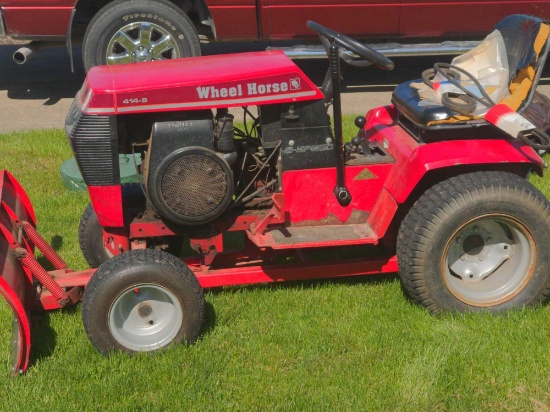 Wheel Horse 414-8 Tractor with mower deck
