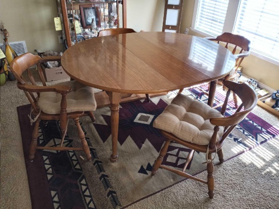 Dinning room table with four chairs and 2 leaves