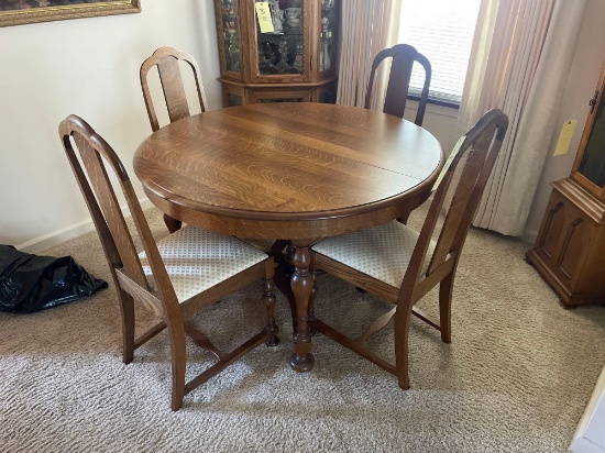 round Oak table with 6 chairs & 2 extra leaves
