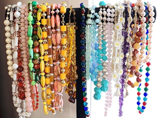 Large lot of vintage beads, most are plastic