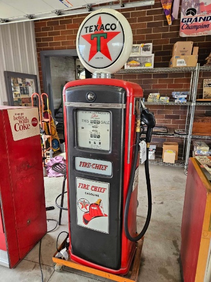 Fire Chief gas pump with repro Texaco globe