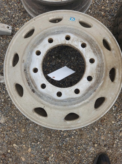 24.5 Hub Pilot Peterbuilt Wheel
