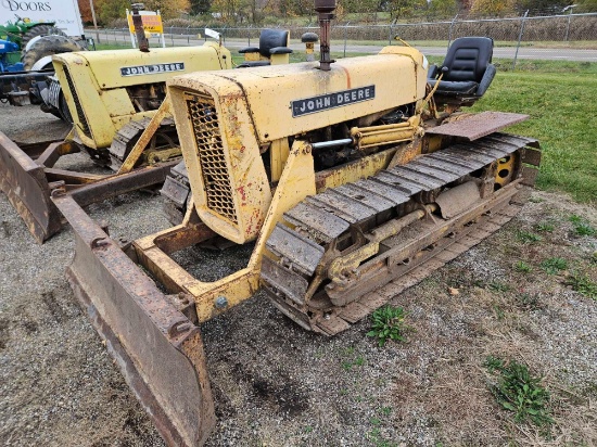 John Deere 440 dozer, 12volt, runs, 6 way blade